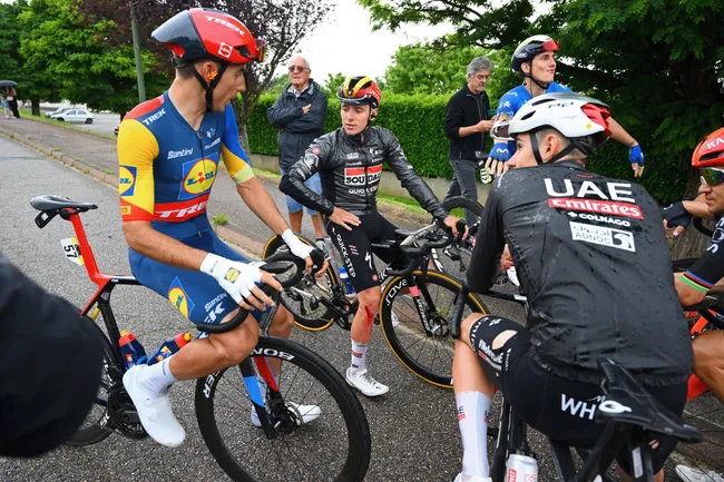 Remco Evenepoel tra i ciclisti coinvolti nella maxi-caduta (foto: Getty Images)