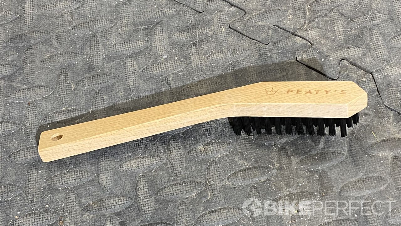 Close up of Peaty's drivetrain brush