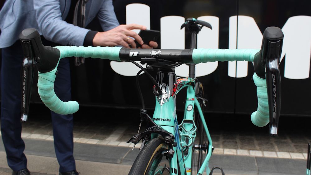 The aero bike is paired with Vision Metron 5D integrated handlebars