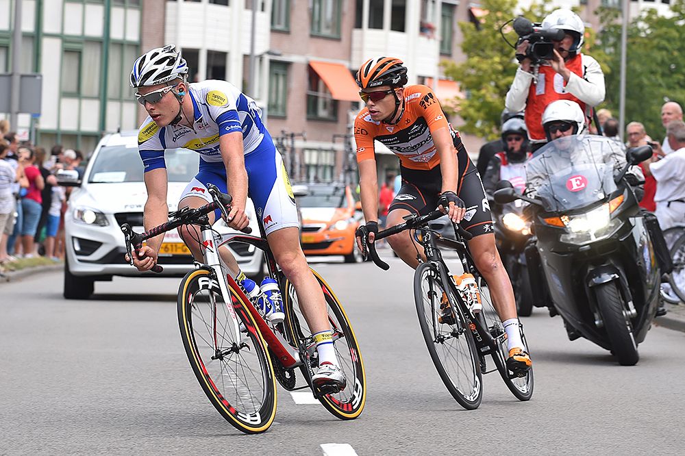 Breakaway riders Jesper Asselman (Team Roompot) and Gijs Van Hoecke (Topsport Vlaanderen-Baloise)