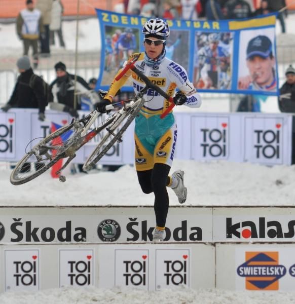 Zdenek Stybar flies over the barriers in Tabor.