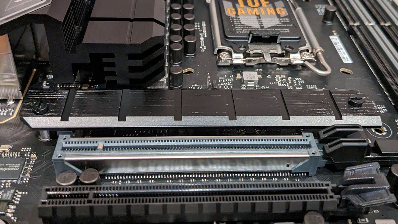 Asus TUF Gaming Z790 Pro WiFi primary M.2 heatsink and PCIe slot