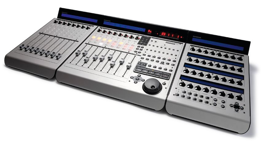 The MC Universal Pro with its expansions, the Extender Pro (left) and the C4 Pro (right).