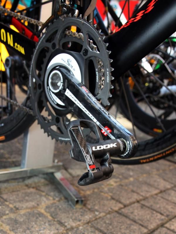 Philippe Gilbert's (Omega Pharma-Lotto) new Campagnolo/SRM crank is capped with Look K