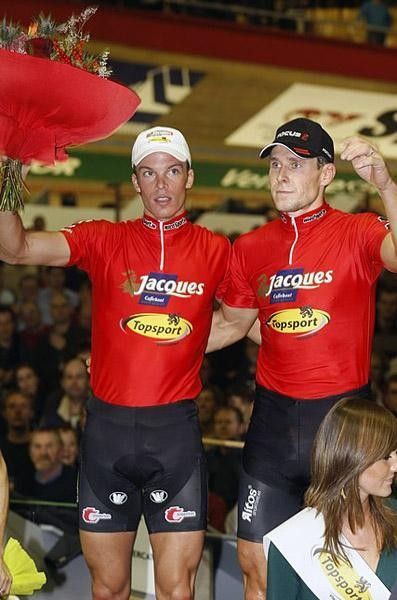 Keisse &amp; Bartko get the flowers