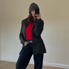 @smythsisters wearing jumper and jeans