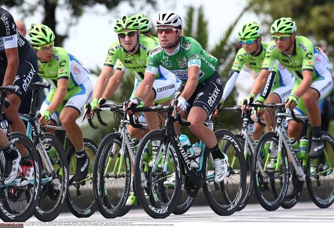Mark Cavendish sits in the bunch