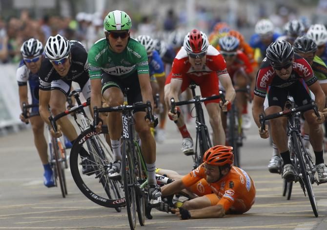 Riders crash behind stage winner Theo Bos
