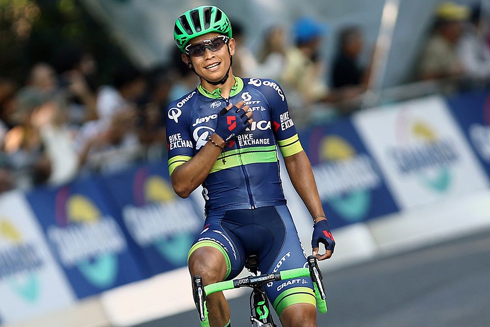 Esteban Chaves (Orica-BikeExchange) takes the win at Giro dell'Emilia