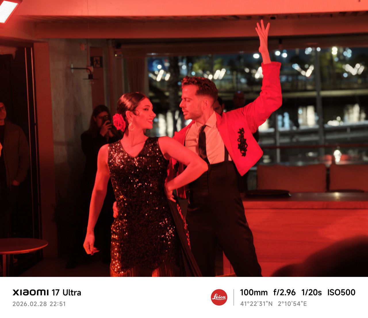 Xiaomi 17 Ultra camera sample dancers low light 10MB