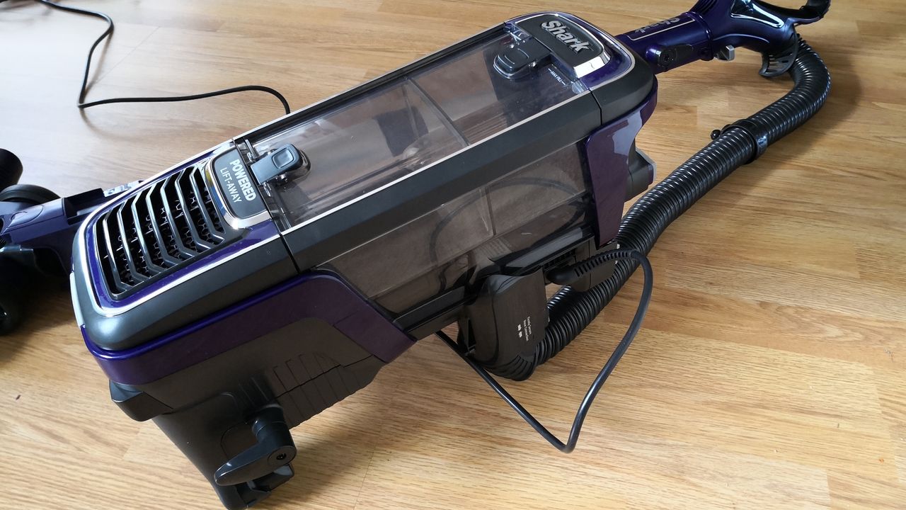 Shark Anti Hair Wrap Vacuum AZ950UK delivers beefy performance, no