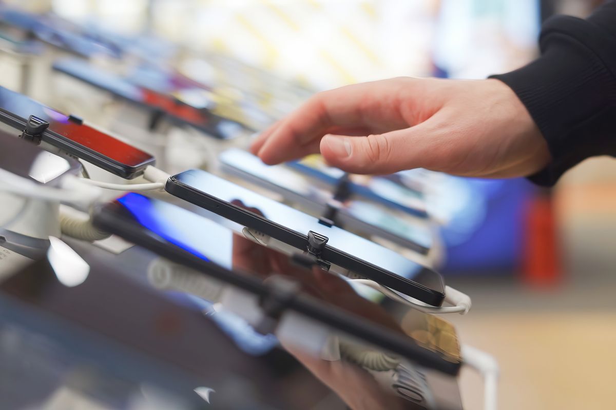 How to Find Deals on Electronics Amid Tariffs