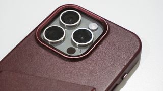 Mujjo iPhone 15 Pro Leather Wallet closeup