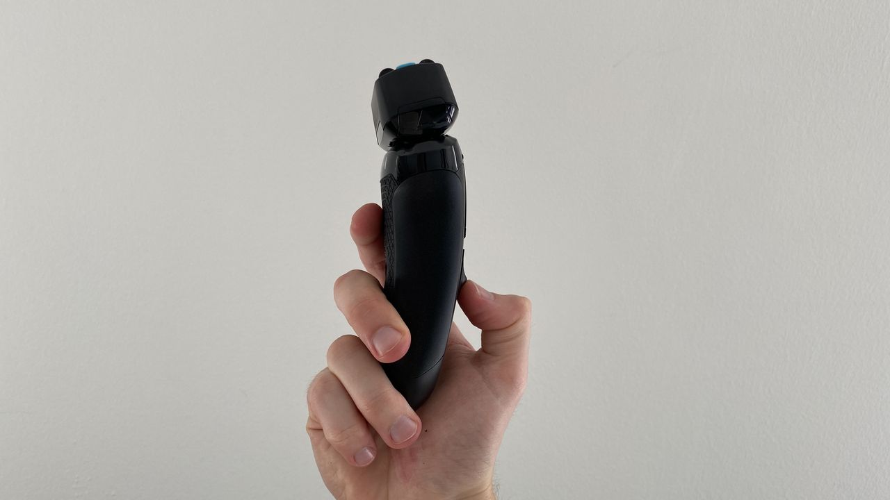 Remington F6 Style Series Aqua in the hand