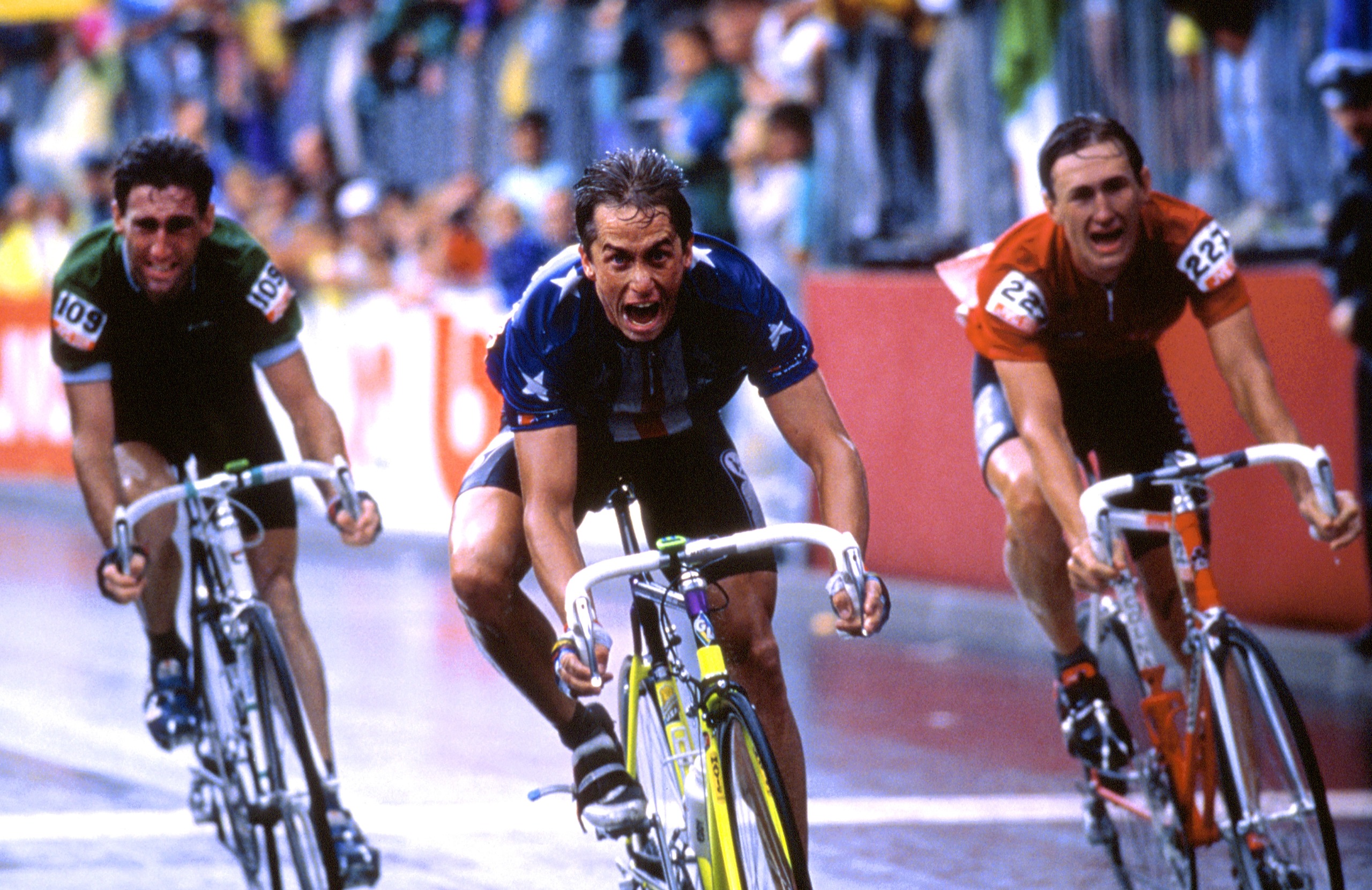Greg LeMond wins the 1989 World Championships road race in Chambery