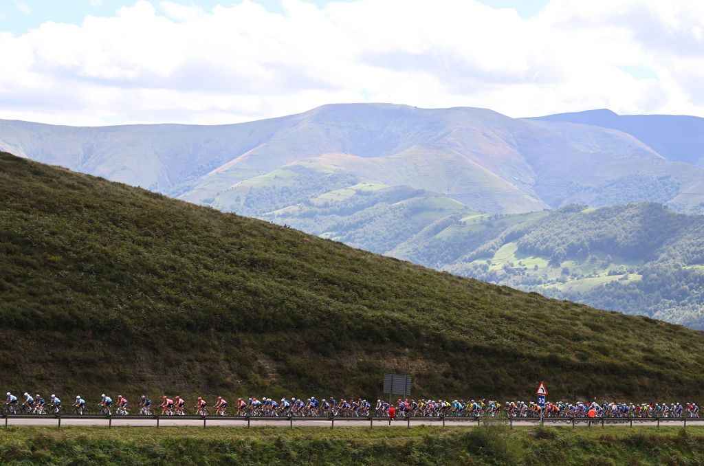 PICON BLANCO BURGOS SPAIN SEPTEMBER 07 A general view of the peloton climbing to Puerto de la Braguia 720m during the La Vuelta 79th Tour of Spain 2024 Stage 20 a 172km stage from Villarcayo to Picon Blanco 1491m UCIWT on September 07 2024 in Picon Blanco Burgos Spain Photo by Tim de WaeleGetty Images