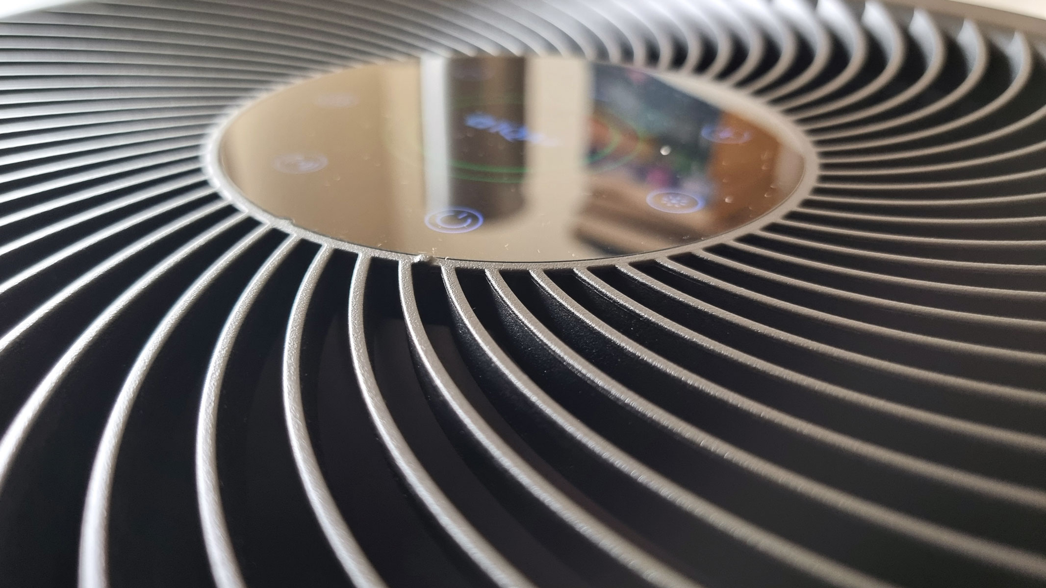 A close-up picture of the control panel in the IQAir Atem Earth air purifier