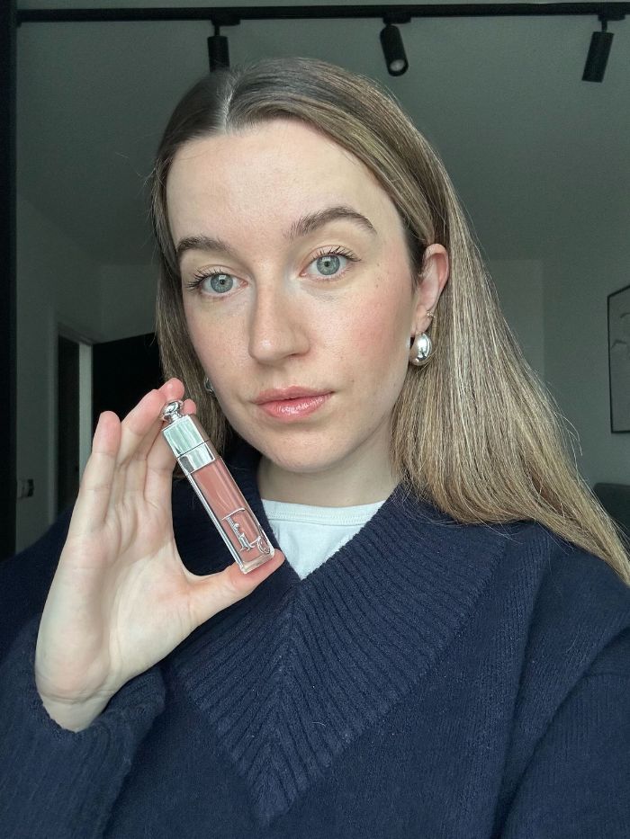 Junior beauty editor, Grace Lindsay, testing the best lip glosses