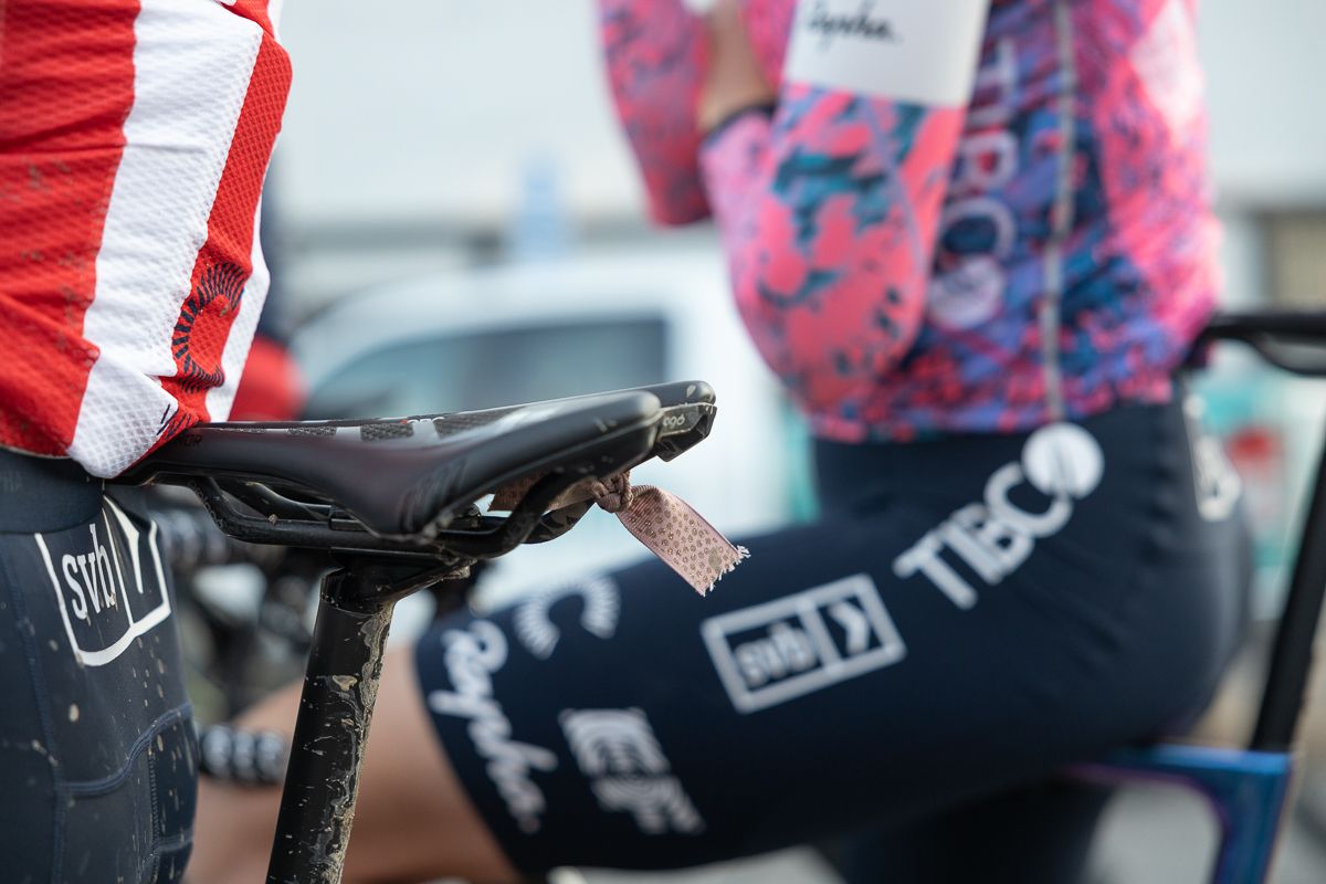 Lauren Stephens (EF Education Tibco SVB) has a tied a ribbon to her saddle in honor of Mo.