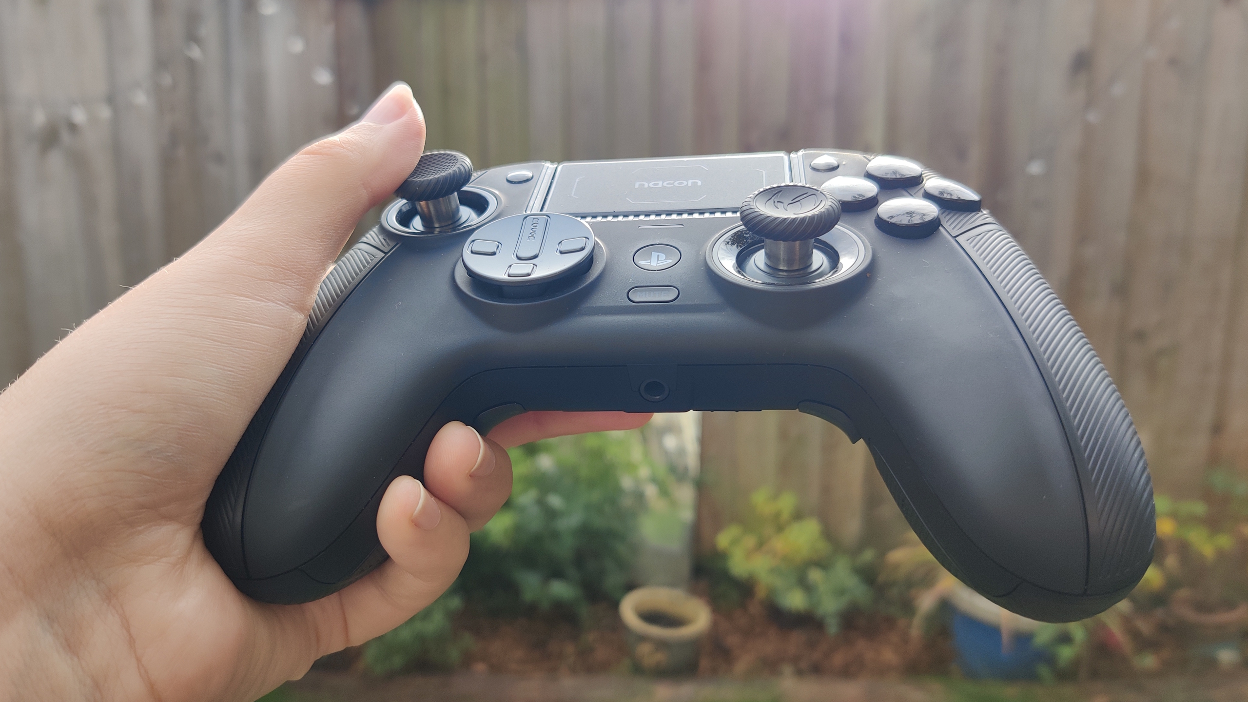 Black PS5 Controller REVOLUTION 5 PRO - Nacon