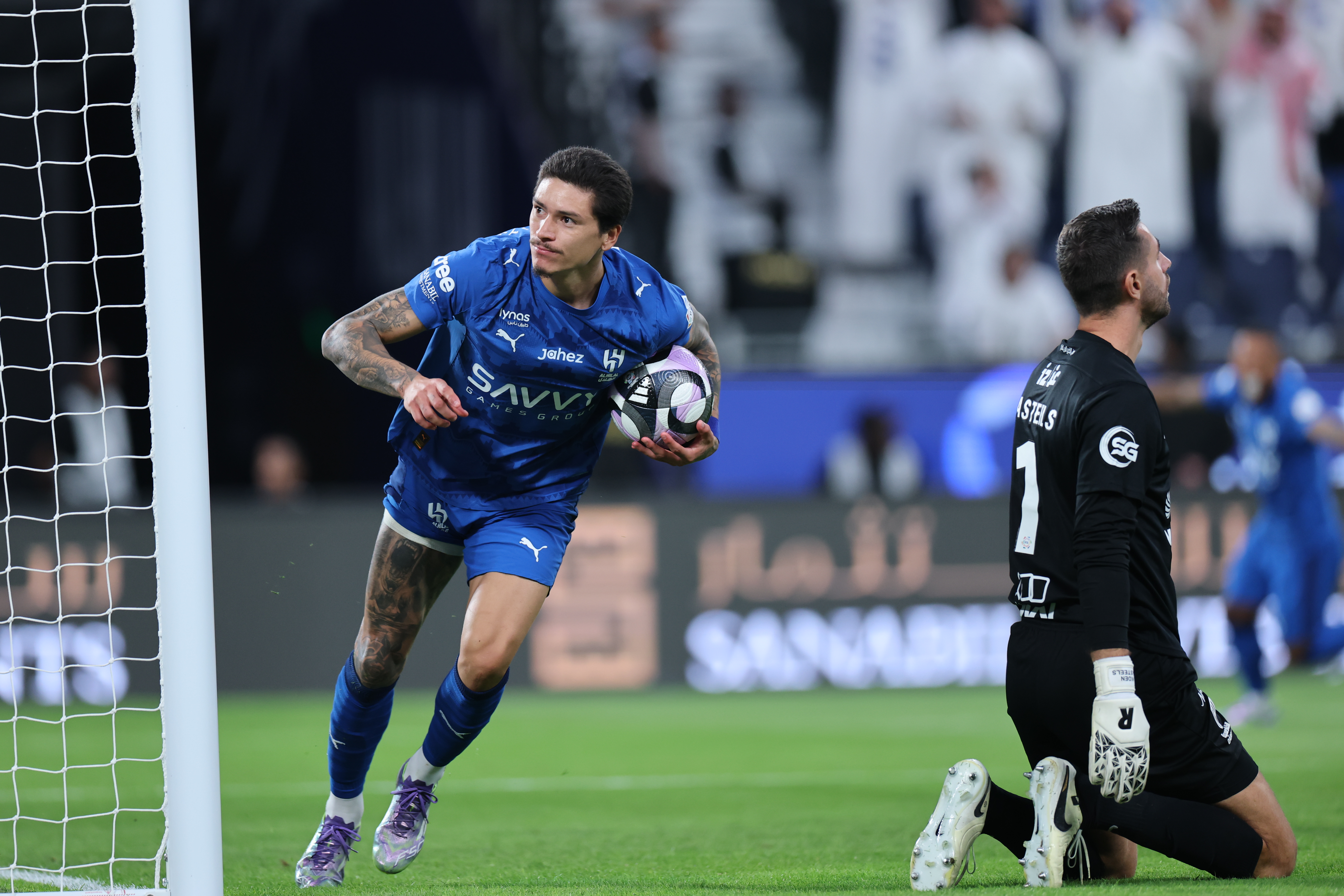 RIYADH, SAUDI ARABIA - SEPTEMBER 13: Darwin Nunez of Team Al-Hilal FC celebrates scoring their first goal during the Saudi Pro League match between Al Hilal and Al Qadsiah at Kingdom Arena on September 13, 2025 in Riyadh, Saudi Arabia. (Photo by Abdullah Ahmed/Getty Images)