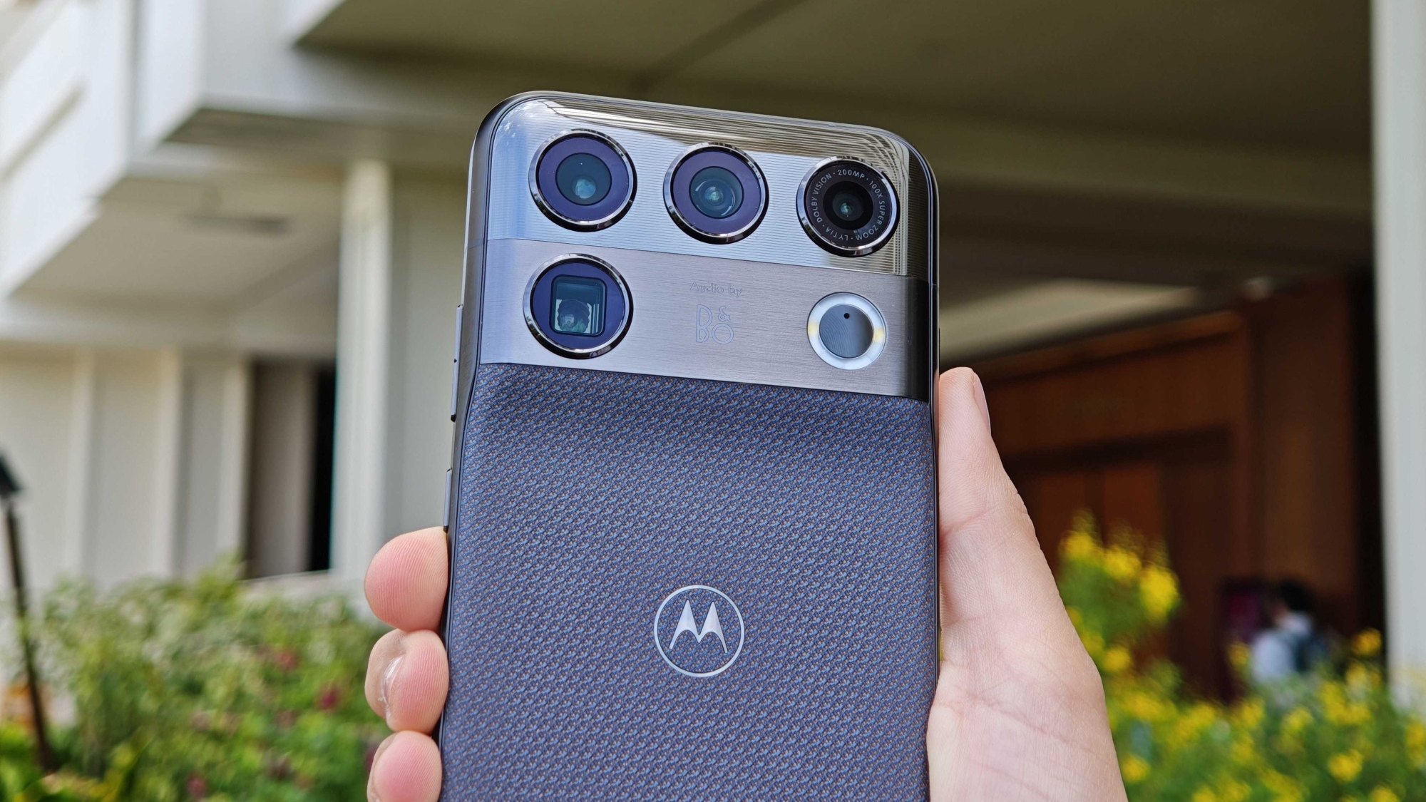 The Motorola Signature 27 cameras