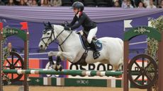 Annabel-Widdowson-and-WHINNEY-LASS_HOYS25_PN10657.jpg