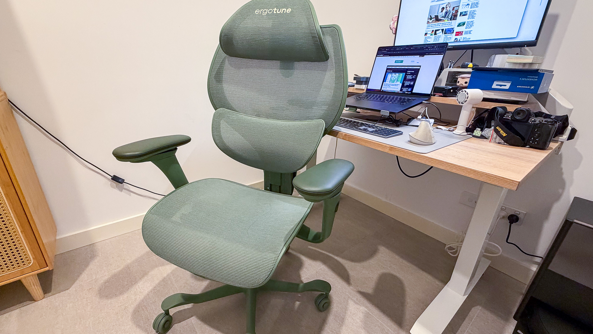 ErgoTune Vesby office chair at a desk