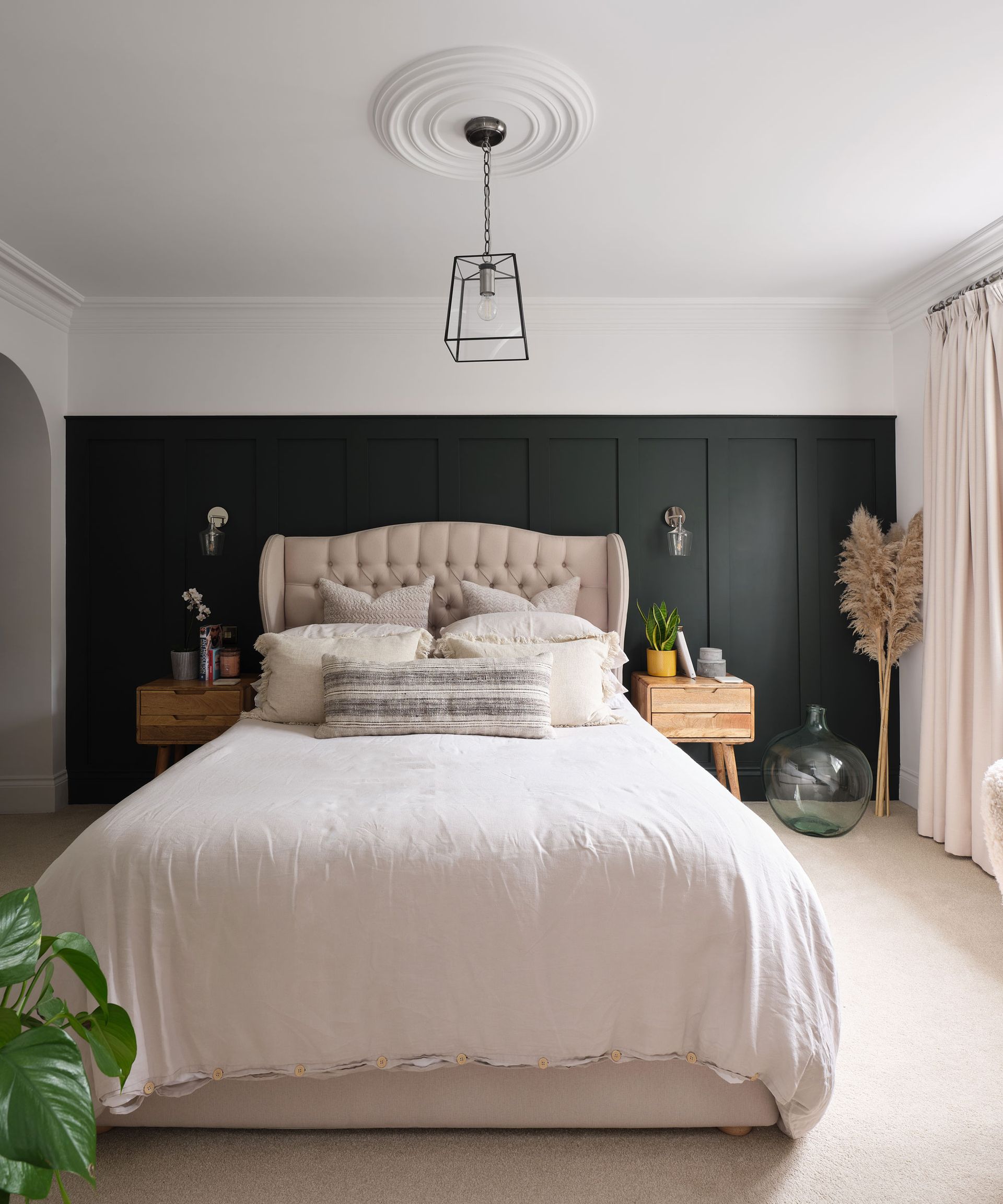 Rumah tahun 1930-an direnovasi dan diperluas untuk menciptakan rumah keluarga yang bergaya