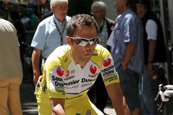 Like Damiano Cunego, Gilberto Simoni opted to ride this race after the Tour of Italy.