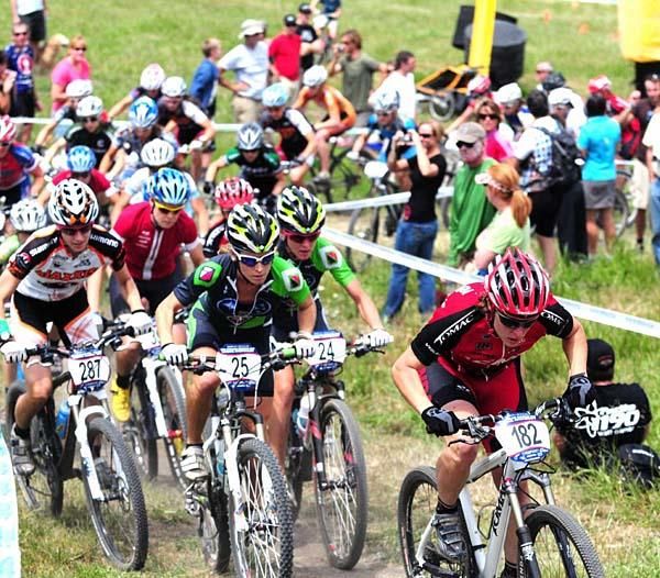 Kathy Sherwin (Kenda-Tomac-Hayes) leads a group of riders uphill.