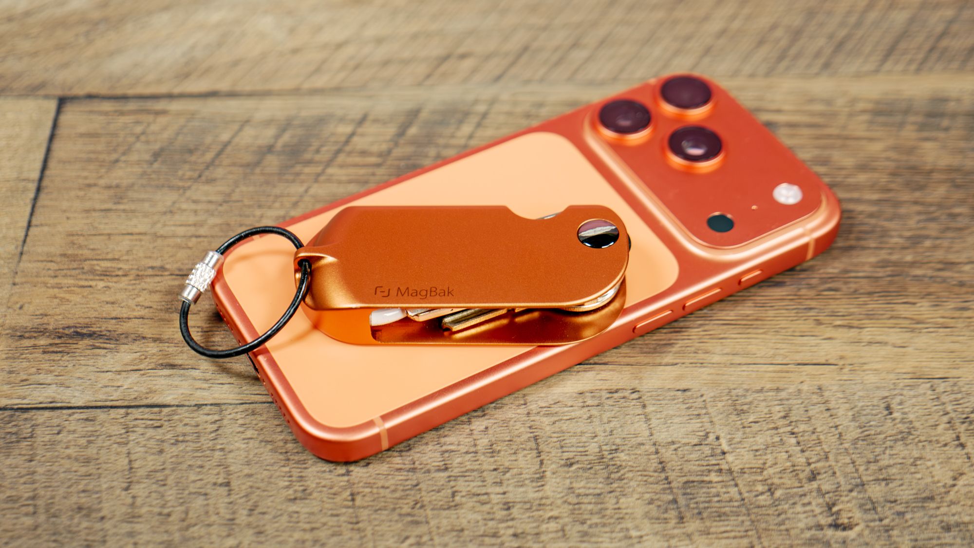 من این جا کلیدی شیک را امتحان کردم که مکان AirTag را پنهان می کند و با ظاهر آیفون 17 پرو من مطابقت دارد. من این جا کلیدی شیک را امتحان کردم که مکان AirTag را پنهان می کند و با ظاهر آیفون 17 پرو من مطابقت دارد.