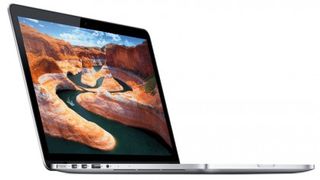 MacBook-kannettava valkoista taustaa vasten