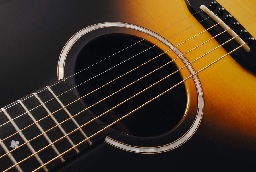 The D300A boasts quality sunbursting and a pearl rosette.