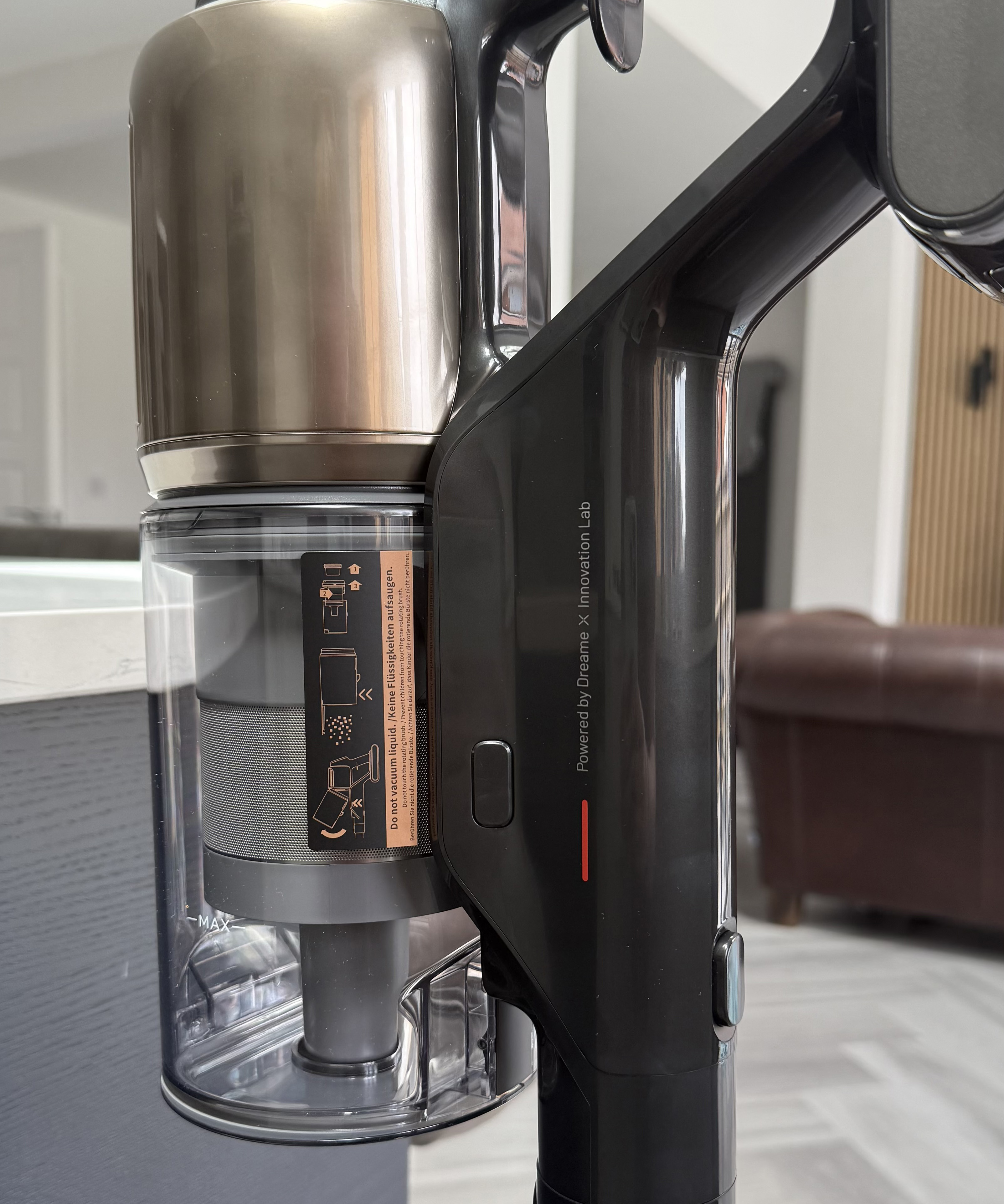 Close-up of the Dreame Z30 Pro Aqua dustbin and release mechanism