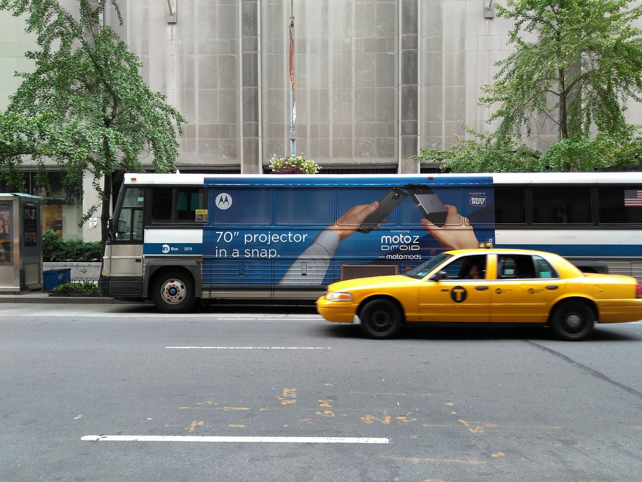 Good colors, but the contrast is off. Oh, hey! A Moto ad!