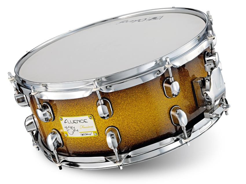 The snare has a woody, chunky tone, with decent sensitivity towards the edges.