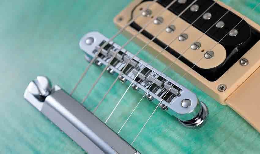 There's a Nashville-style Tune-O-Matic bridge
