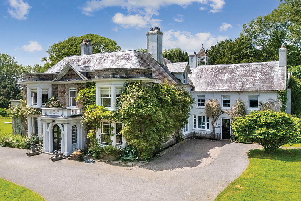 Houses for sale with libraries: Halsdon House, Dolton, Winkleigh, Devon. 