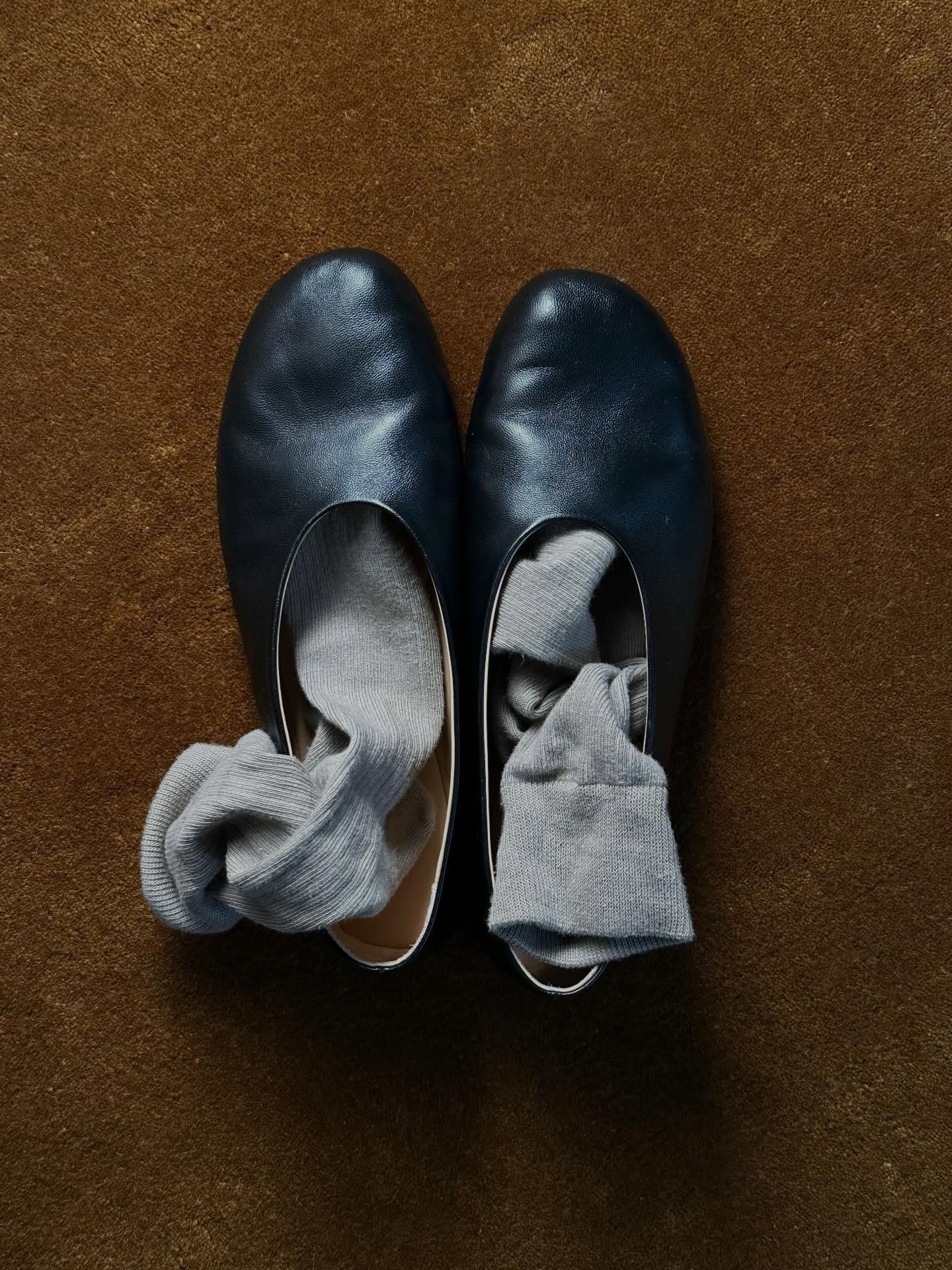 Influencer wearing the gray sock trend