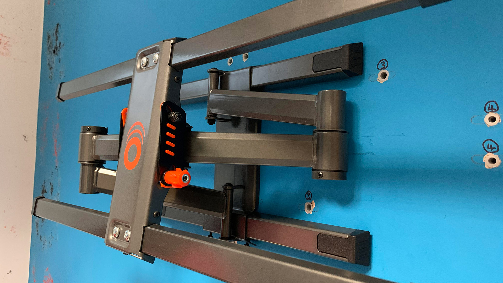 The Echogear EGLF3 TV wall mount 