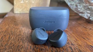 Jabra Elite 3 buds placed on a table