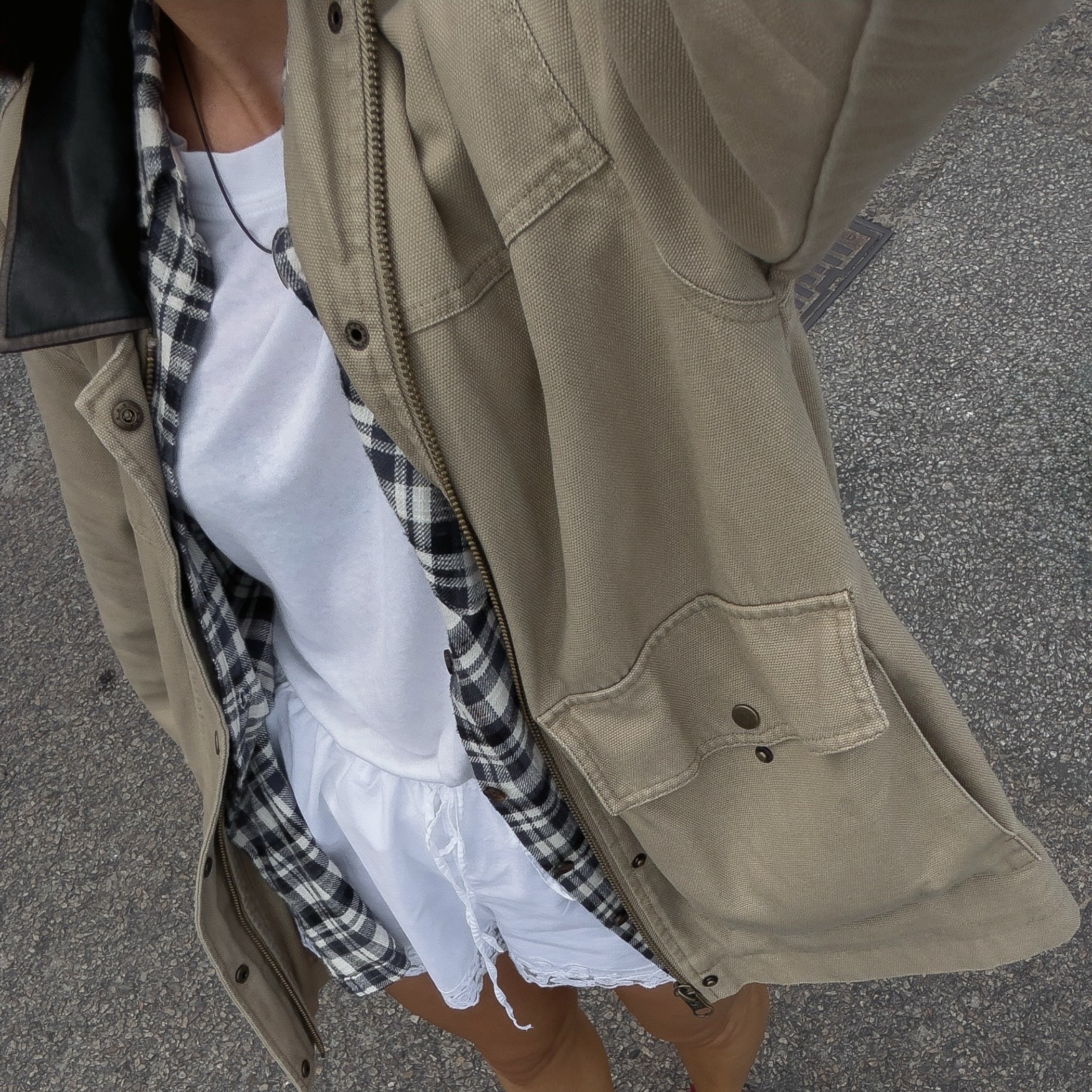 Jessica Skye wears a cotton canvas jacket.