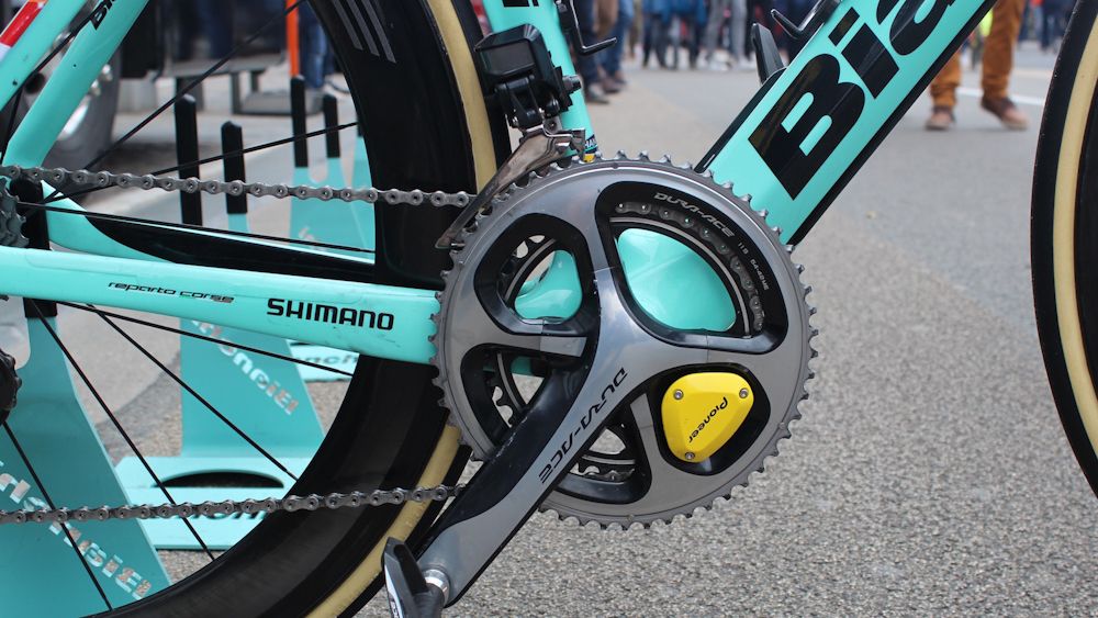 The Shimano Dura-Ace 9000 series crankset is paired with a dual-side Pioneer powermeter