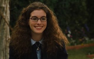 Anne Hathaway wears glasses in 'The Princess Diaries'