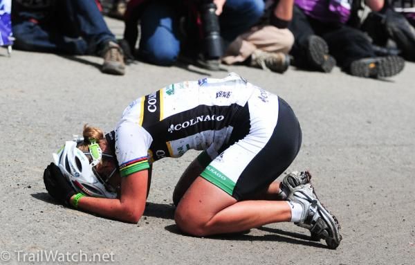 Nathalie Schneitter (Colnago Arreghini) is overcome with joy at the finish