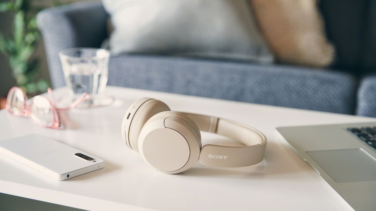 Over-ear headphones: Sony WH-CH520