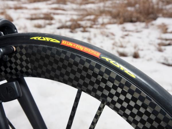 Tufo S3 Lite tubulars are mounted on the Mad Fiber carbon rims.
