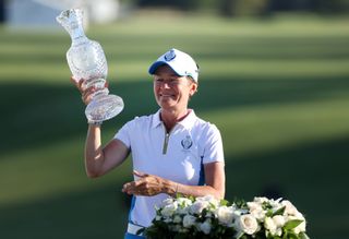 Catriona Matthew with the Solheim Cup trophy 2021