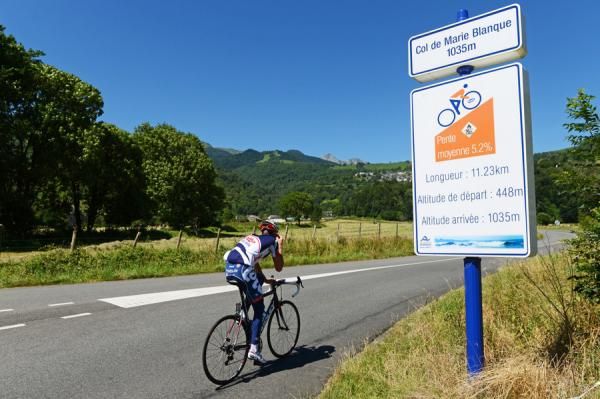 Jurgen Van Den Broeck (Lotto Belisol) out riding on the rest day near Pau